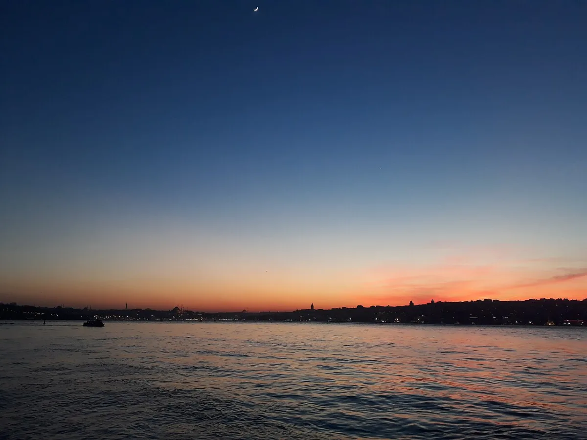 Gün batımında Süleymaniye ve Tarihi Yarımada silüeti