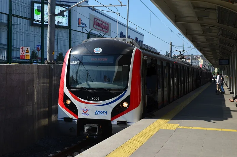 Marmaray'ın Ayrılık Çeşmesi istasyonunda peron