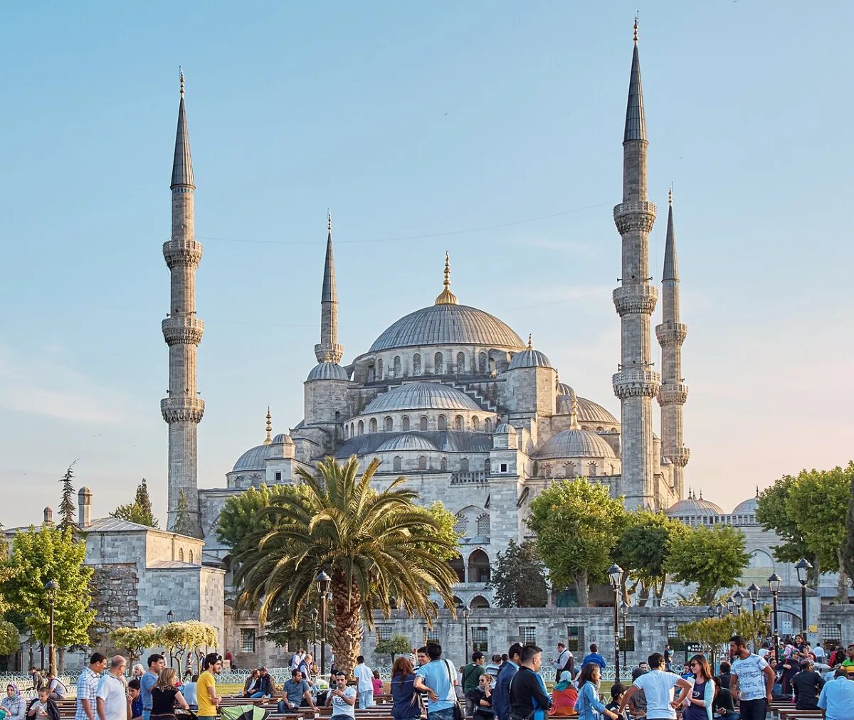 Sultanahmet Camii ve önündeki meydan